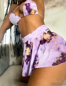 Joven cubna delicada y encantadora