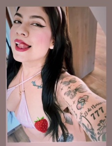 Exotica y atrevida con gana de polla dura