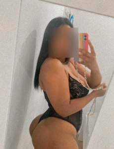 Hermosa morena en elda
