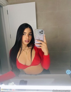 Una linda jovencita novedad muy en benirdom