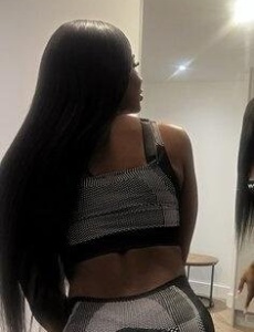 Latina masajista relajate conmigo