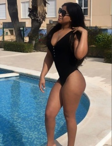 Cubana morena caliente