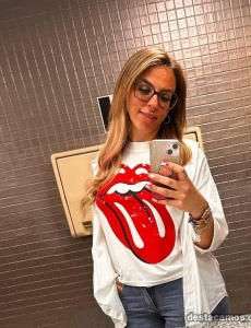 En tu coche o en tu casa? En el parking o en hotel? En instagram @sweetlaurita89