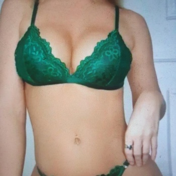 Chica joven disfrutemos los dos de nuestras, Alicante