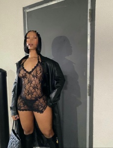 Ana la morena tropical