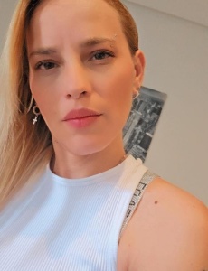Hola mis amores, me llamo MIRELLA, Una chica