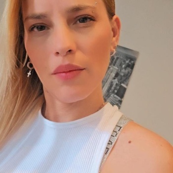 Hola mis amores, me llamo mirella, una chica, Alicante