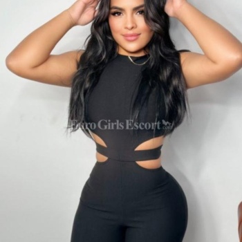Beautiful brunette looking for good company, Denia