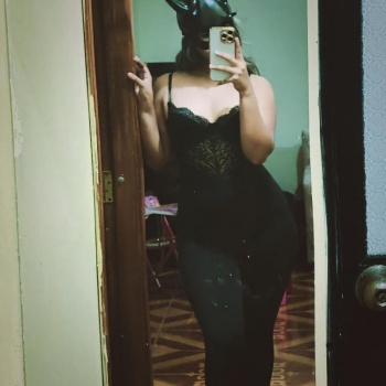 Chica joven latina, Elche