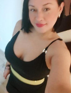 Violeta bonita chica colombiana de paso por torrevieja