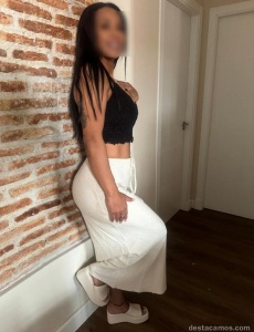 Hola soy abril una chica latina primera vez. En torrevieja