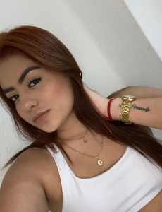 Quiero que me abras mi coÑito apretado
