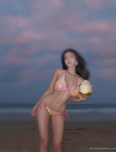24 años brunette elegante y soicada masajista