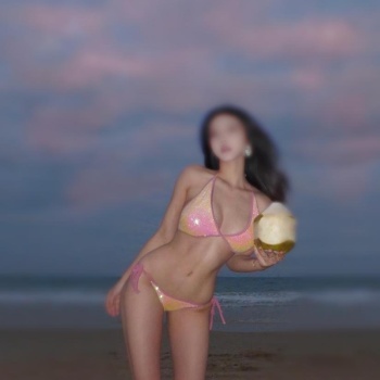 24 años brunette elegante y soicada masajista, Alicante