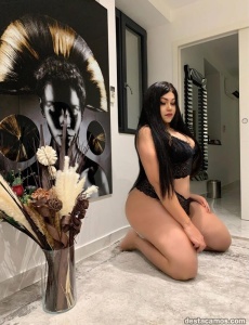 Soy Pamela, colombiana tengo 26 años. Mido 1.80,