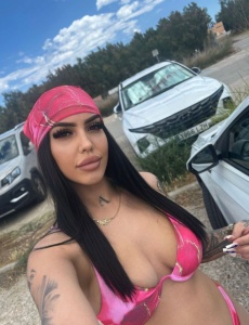 Chica extrovertida y atractiva!