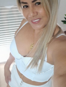 Ariana una escort masajista profesional tu mejor compaÑÍa