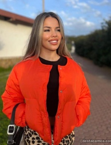 Chica y de vuelta