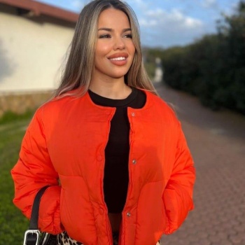 Chica y de vuelta, Alicante