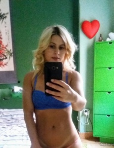 Brasileña Jovencita masajista elegante educada dulce rubita delgadita