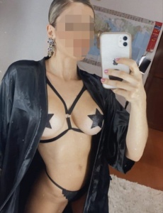 Latina cachonda y fiestera