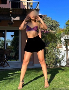 Karla latina rasgos asiático