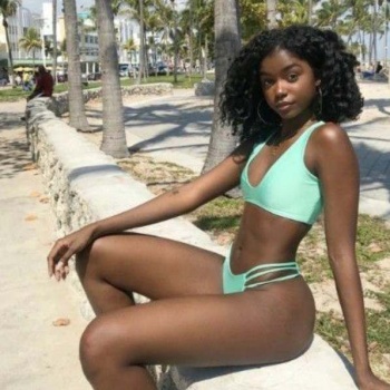 Guapa colombiana morena fiestera, Torrevieja