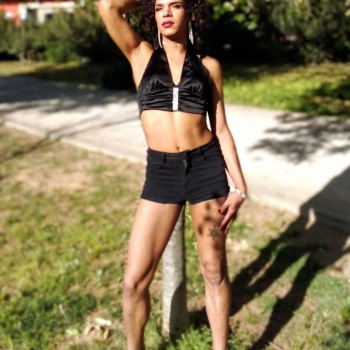 Karina noveda en la zenia cerca al abby, Alicante