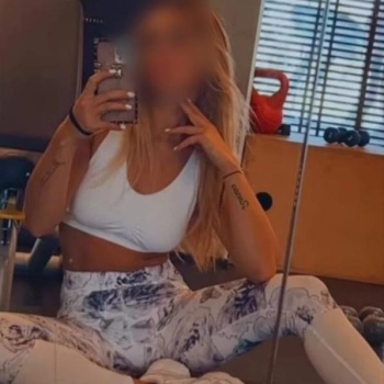 Rubia guapa en elche, Elche