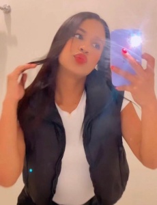 Hola, soy Martina, una encantadora colombiana de 19