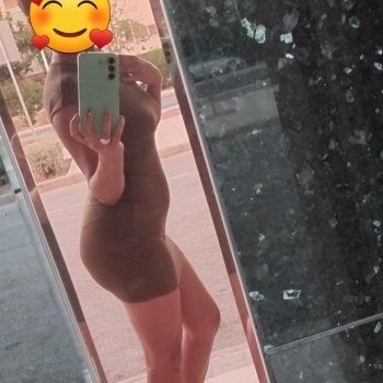 Laura joven y divertida, Pego