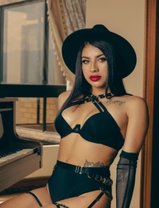 Sarah universitaria jovencita caliente
