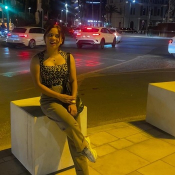 Eva chica rica y, Alicante