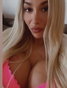 Elche española cuerpo fitness tatuada rubia de ensueño