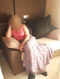 Soy valentina bella mujer madurita vip con un cuerpo bien cuidado esperando por ti llámame me encuentras en carballo
