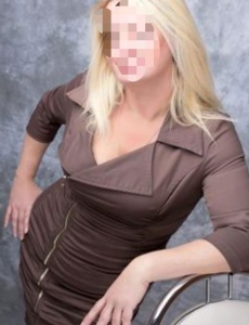 Marta mujer rubia con ojos azules en denia