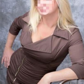 Marta mujer rubia con ojos azules en denia, Denia