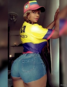 Hola soy acá una chica latina con 