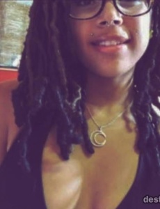 Jovencita alegre particular