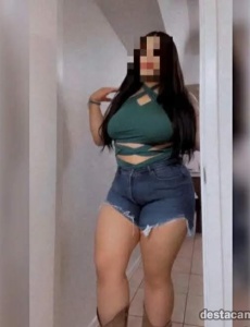 A curvy nueva