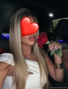 Lucia joven dulce y elegante