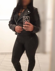 Mia , dulzura señorita risueña y encantadora