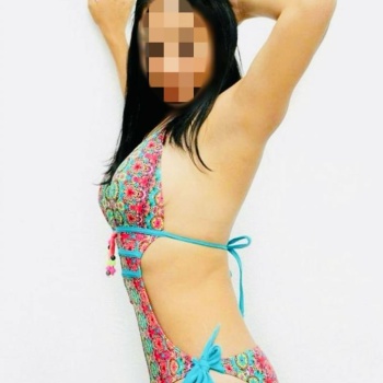 Linda morena con curvas, Elche