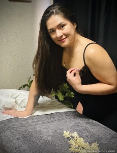 Joven y dulce masajista en alicante