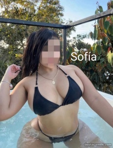 Guapa latina con 2 amigas espectaculares