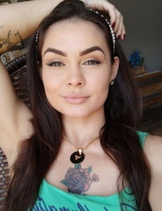 Brasileña blanquita ojos verdes