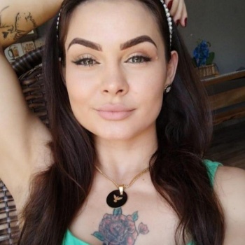 Brasileña blanquita ojos verdes, Alicante
