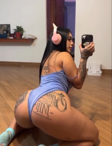 Me llamo alicia una colombiana super especiar