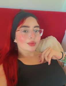 Hermosa chica delgada y