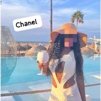 Chanel morenaza hermosa, Elche